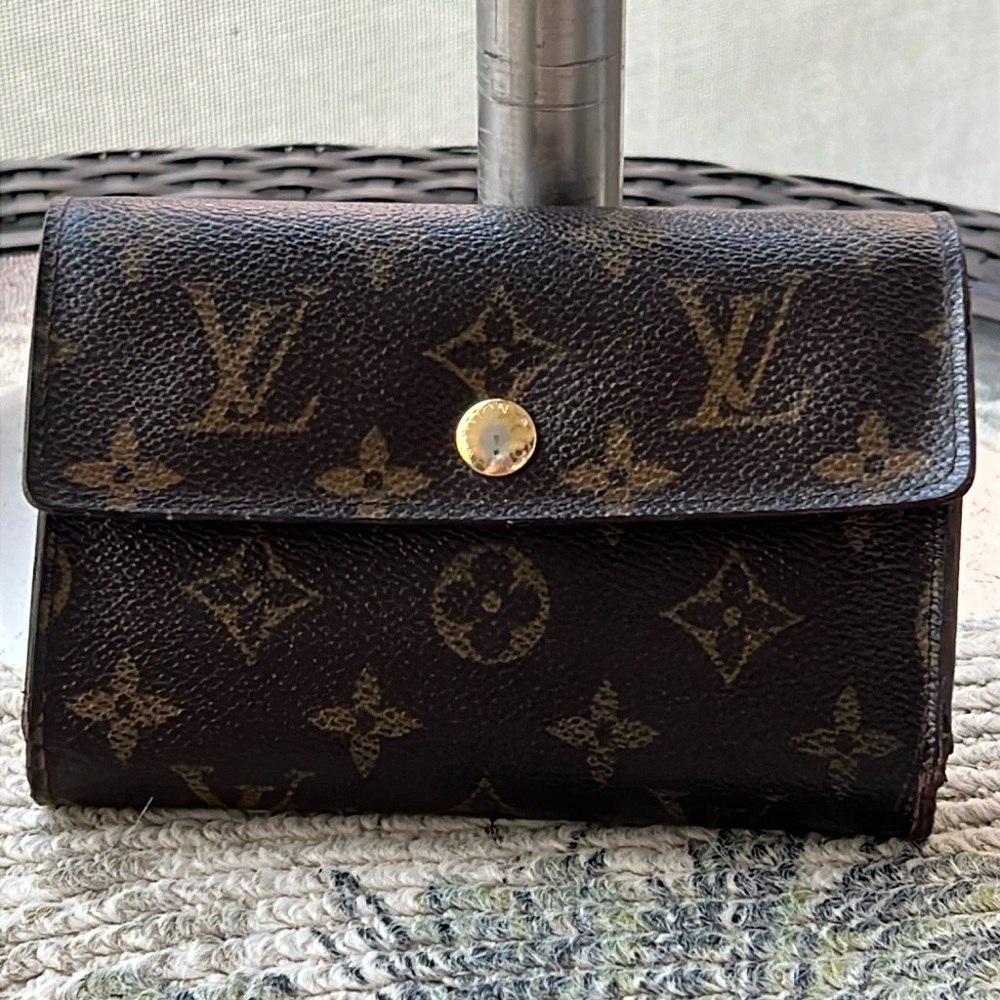 LV Alexandra monogrammed wallet EUC